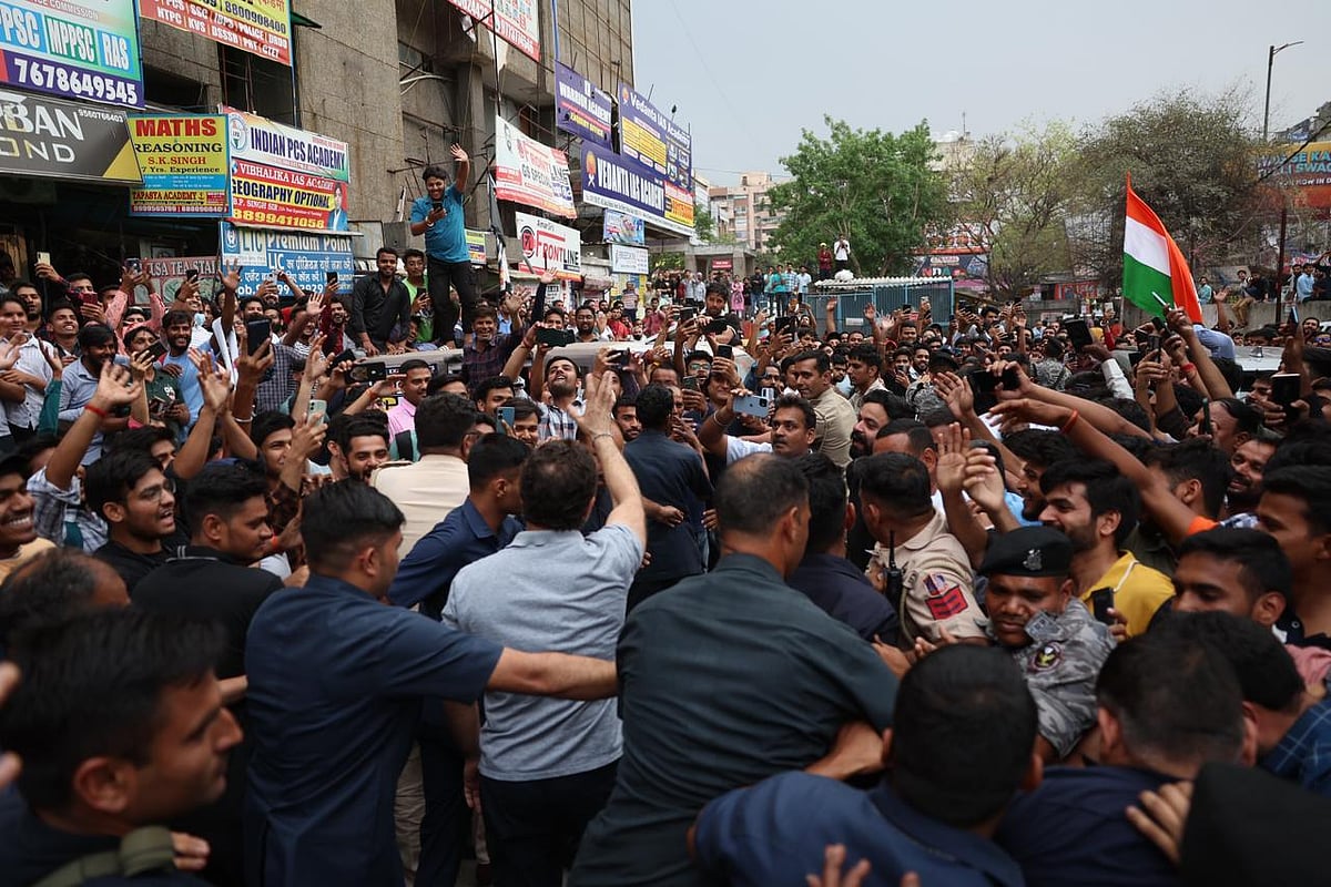 राहुल गांधी दिल्ली के मुखर्जी नगर पहुंचे, चाय की चुस्कियों और मुस्कुराहटों के बीच UPSC छात्रों से पूछा: कैसी तैयारी चल रही है!