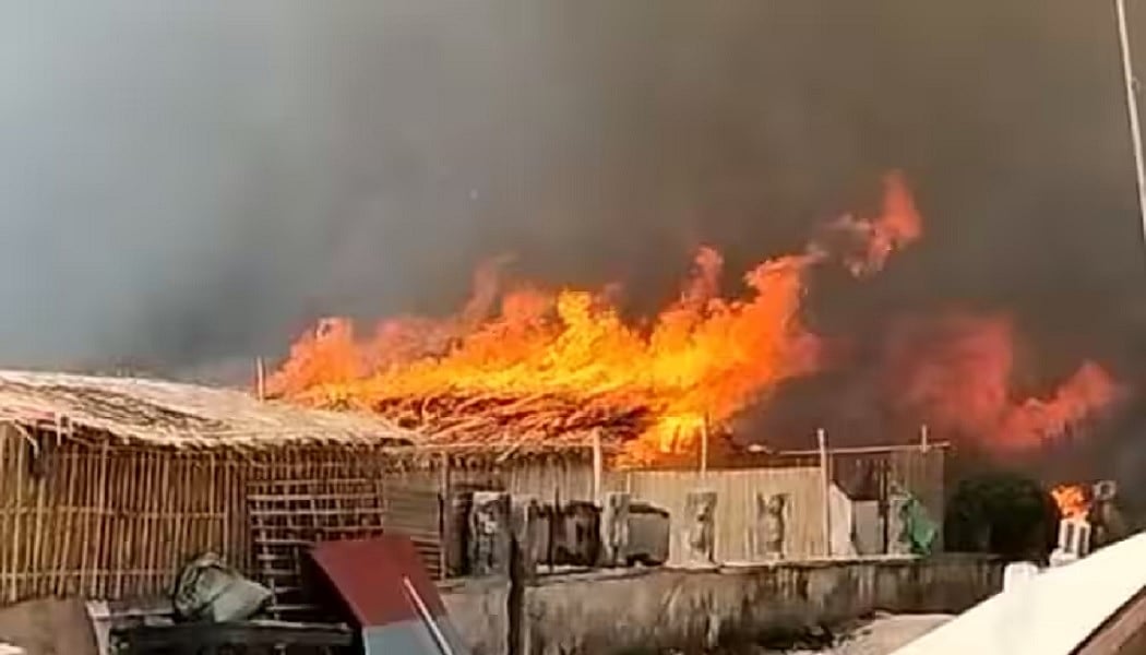 बिहार: पटना के शास्त्री नगर की झुग्गी में लगी भीषण आग, गैस सिलेंडर से हुआ धमाका, फायर ब्रिगेड की गाड़ियां मौके पर