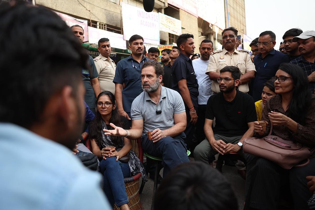 राहुल गांधी दिल्ली के मुखर्जी नगर पहुंचे, चाय की चुस्कियों और मुस्कुराहटों के बीच UPSC छात्रों से पूछा: कैसी तैयारी चल रही है!
