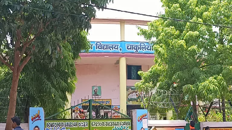 जमशेदपुर के चाकुलिया स्थित कस्तूरबा विद्यालय में 69 छात्राएं कोरोना संक्रमित पाई गईं