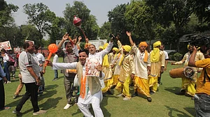 खरी-खरीः बीजेपी के अजेय अभियान पर कर्नाटक ने कसी लगाम, मोदी मैजिक भी पड़ा फीका