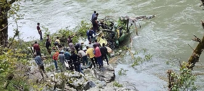 जम्मू-कश्मीर के किश्तवाड़ में बड़ा हादसा, चिनाब नदी में गिरा सेना का हेलिकॉप्टर