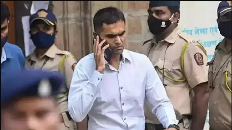 आर्यन खान केस में मुंबई एनसीबी के अधिकारियों ने आरोपियों का कीमती सामान तक चुरा लिया था
