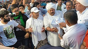गंगा में मेडल बहाने हरिद्वार पहुंचे पहलवानों को नरेश टिकैत ने रोका, सरकार को दिया 5 दिन का अल्टीमेटम