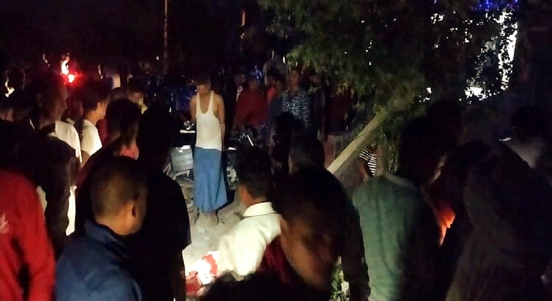 यूपी के गोरखपुर में बेकाबू पिकअप खंभे से टकराई, हादसे में 3 की मौत, 8 घायल, अंतिम संस्कार से लौट रहे थे सभी