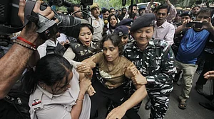 लगातार खतरे में देश की बेटियां, महिलाओं पर होने वाले अन्य अत्याचारों पर नहीं उठ रही आवाज