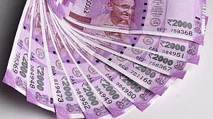 अगर आपके पास है 2000 रुपए का नोट, कोई लेने से अभी करे मना तो जानें अपने अधिकार