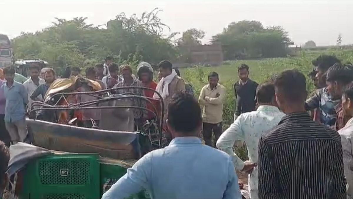 यूपी के फतेहपुर में सड़क हादसे से कोहराम! टैंकर की टक्कर से ऑटो में सवार 9 लोगों की दर्दनाक मौत, कई घायल