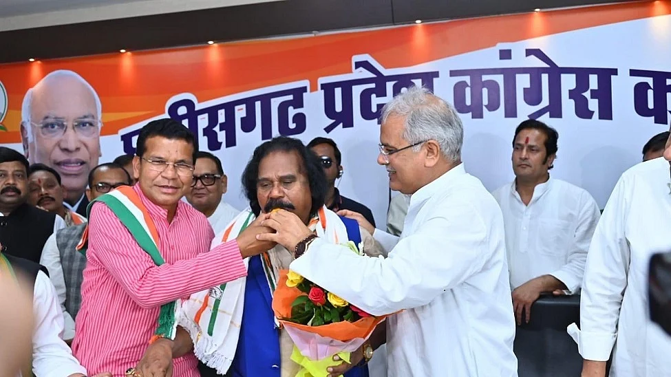 छत्तीसगढ़ में BJP के दिग्गज आदिवासी नेता कांग्रेस में हुए शामिल