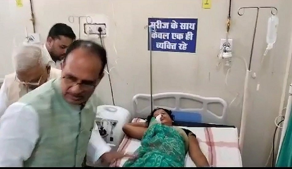 मध्य प्रदेशः सीएम शिवराज के कार्यक्रम के लिए जा रही ग्रामीणों की बस पलटी, 3 लोगों की मौत, 20 से ज्यादा घायल