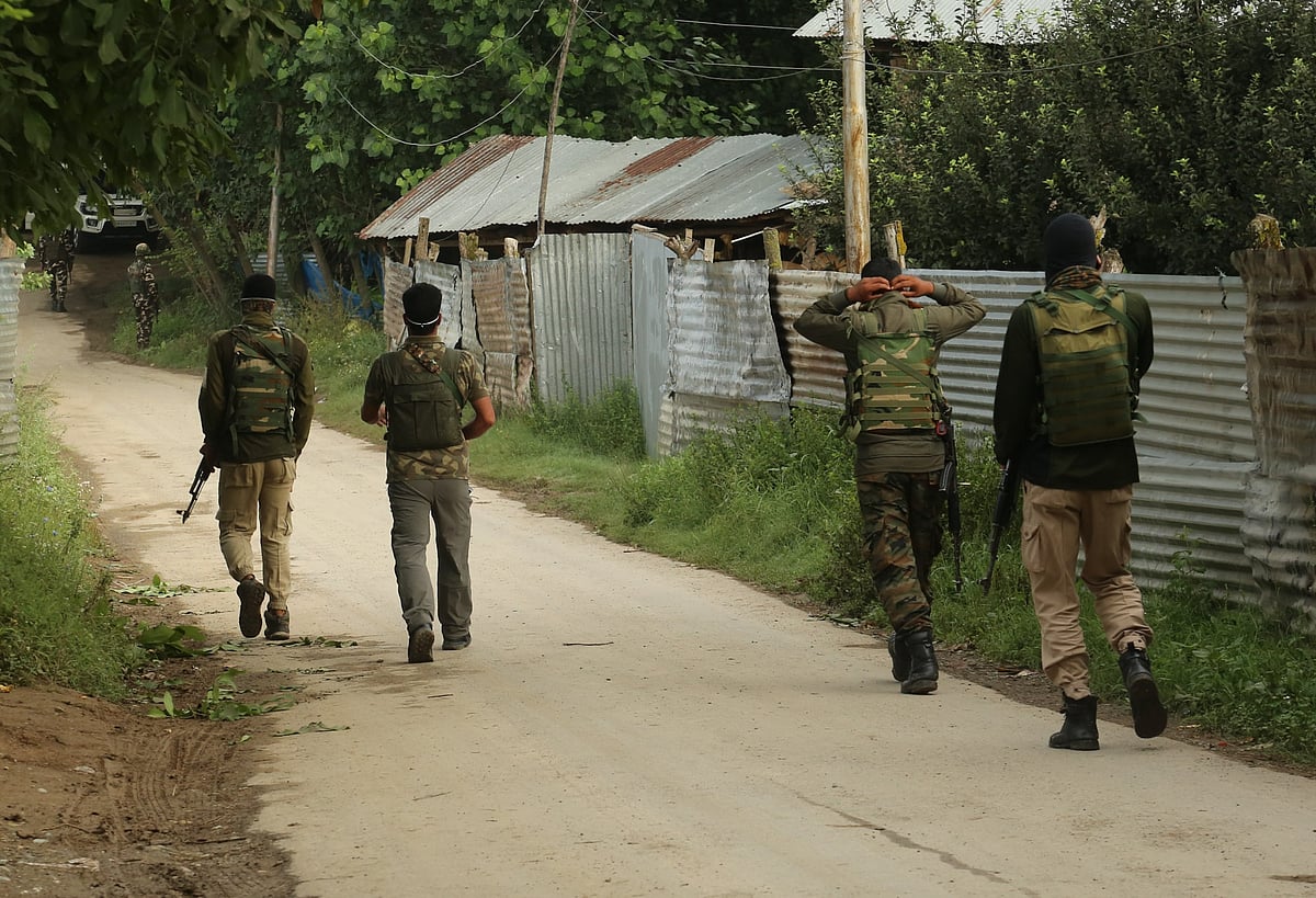 जम्मू-कश्मीर के बारामूला में सुरक्षा बलों से मुठभेड़ में दो आतंकी ढेर, AK-47 समेत गोला-बारूद बरामद