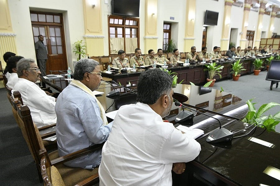 कर्नाटक में भड़काऊ सोशल मीडिया पोस्ट पर होगी कठोर कार्रवाई, सीएम सिद्दारमैया ने पुलिस को दिए स्पष्ट आदेश