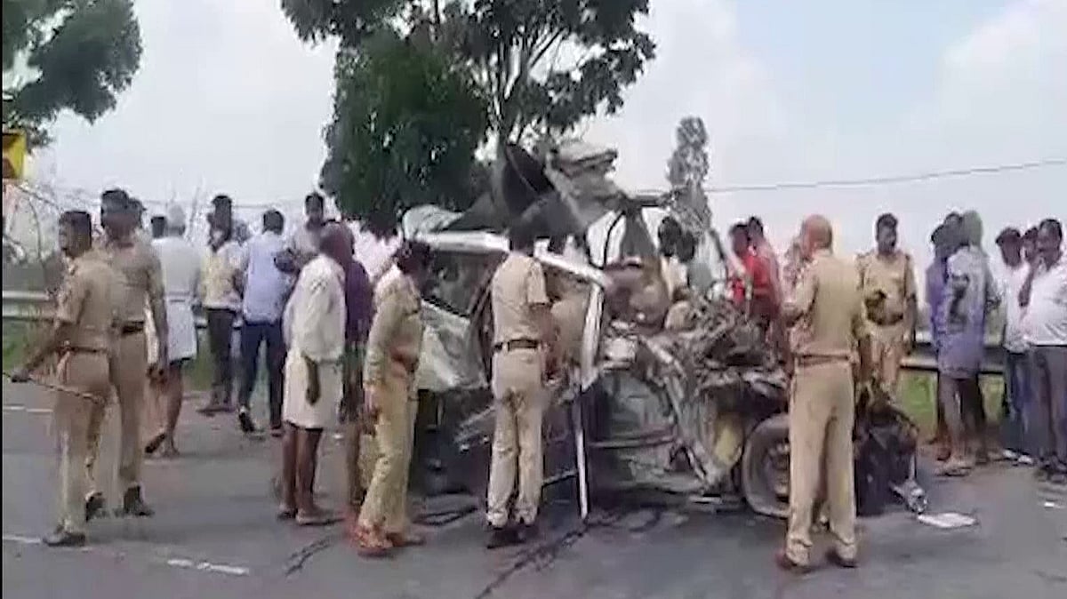 कर्नाटक में सड़क हादसे में एक ही परिवार के 10 लोगों की मौत