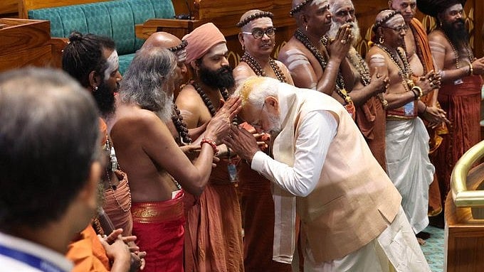 आकार पटेल का लेख: परंपराओं की अनदेखी कर मोदी सरकार ने साबित कर दिया कि वह कट्टरपंथी है