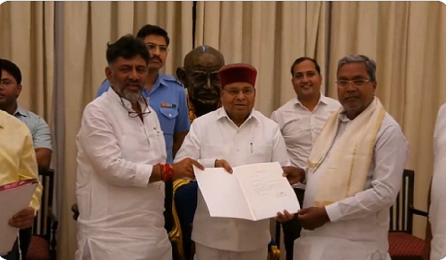 कर्नाटक में सिद्धारमैया चुने गए कांग्रेस विधायक दल के नेता, राज्यपाल से मुलाकात कर पेश किया सरकार बनाने का दावा