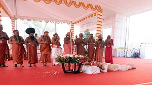 राम पुनयानी का लेखः मोदी के मन में राजा बनने की अतृप्त इच्छा! राजतिलक समारोह जैसा रहा संसद भवन का उद्घाटन