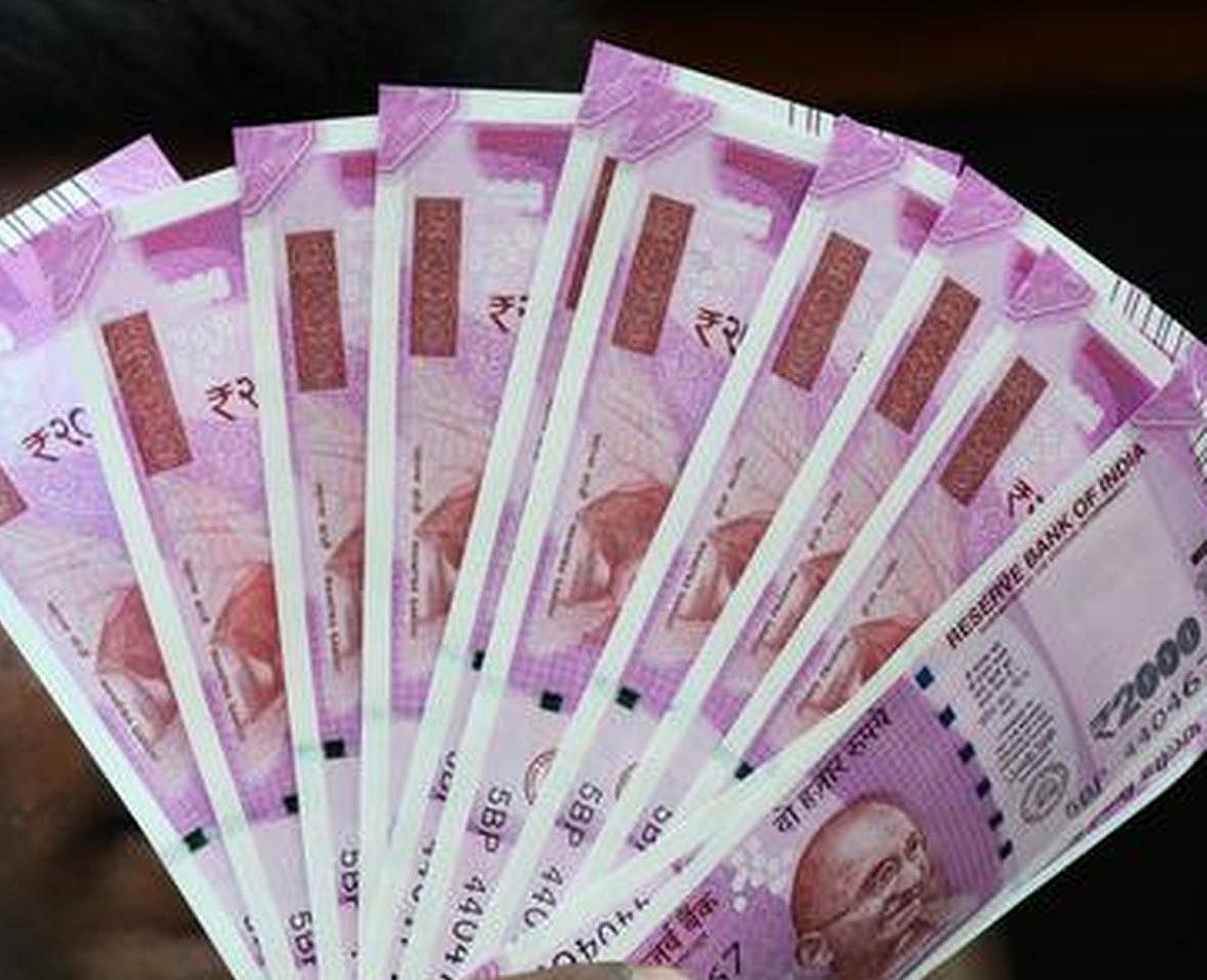 यूपी: नोट जमा करने वालों की भीड़ से निपटने को बैंक तैयार, जरूरत पड़ने पर पुलिस की ली जाएगी मदद