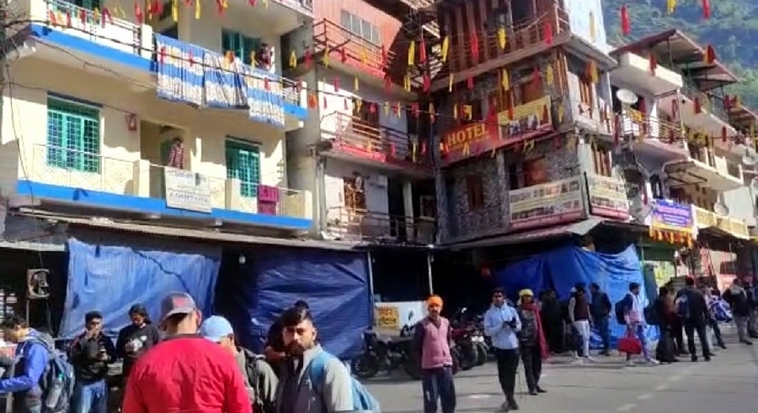 उत्तराखंड: चारधाम यात्री ध्यान दें! सोनप्रयाग में व्यापारियों ने बंद किया बाजार, खाने-पीने, ठहरने में हो रही परेशानी