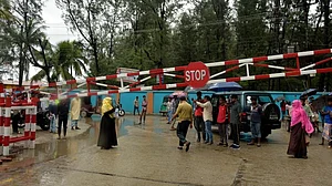 उत्तर पश्चिमी म्यांमार से टकराया चक्रवात मोचा, घरों के उड़े छप्पर, सड़कों पर भरा पानी