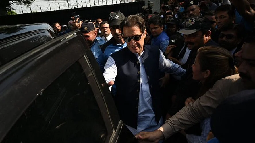 इस्लामाबाद हाईकोर्ट में पेशी के लिए आए इमरान खान को पाक रेंजर्स ने गिरफ्तार किया