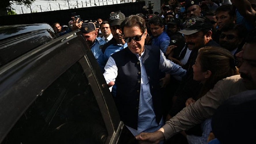 इस्लामाबाद हाईकोर्ट में पेशी के लिए आए इमरान खान को पाक रेंजर्स ने गिरफ्तार किया