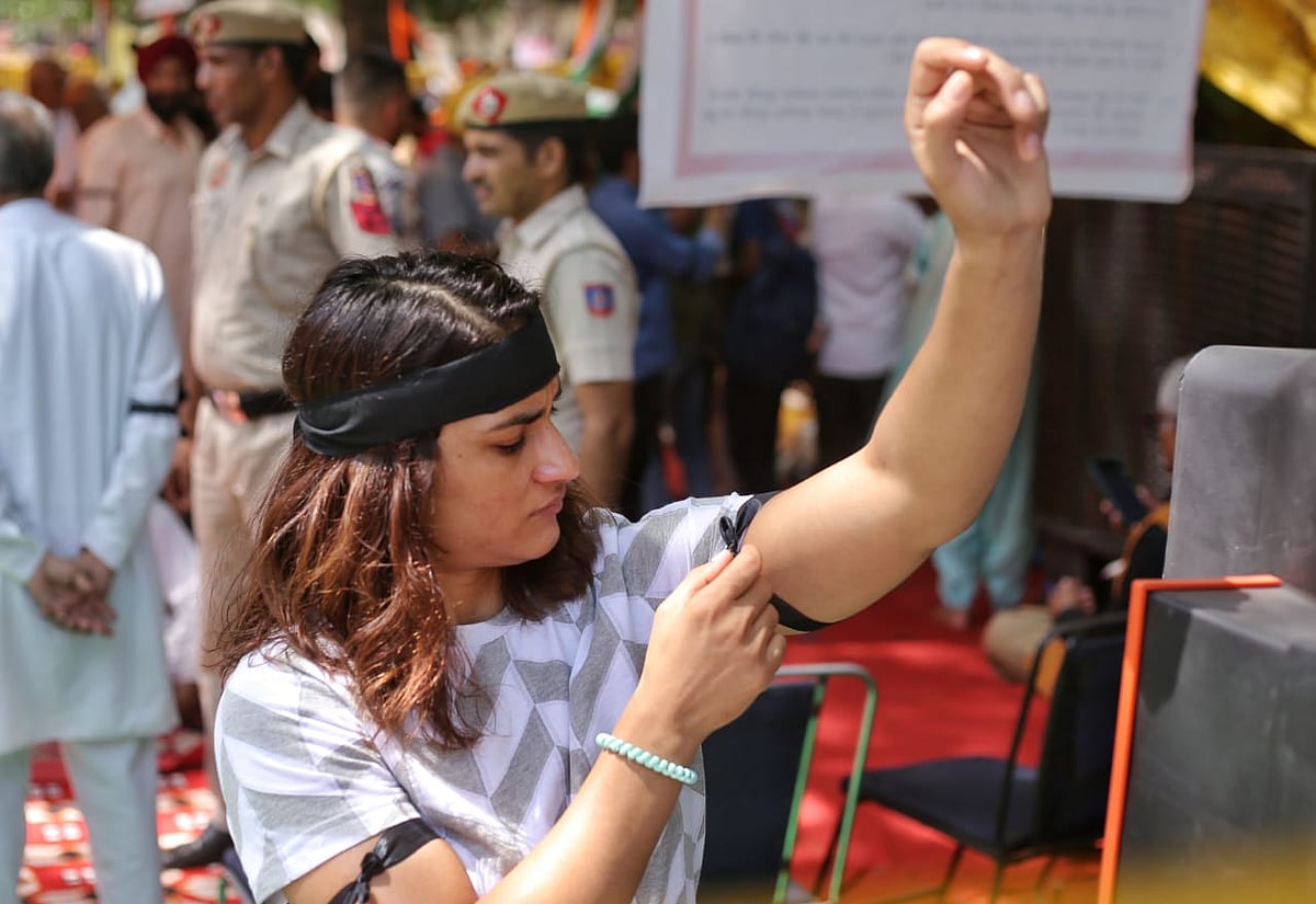 यौन शोषण के खिलाफ  पहलवान विनेश फोगाट जंतर मंतर पर 