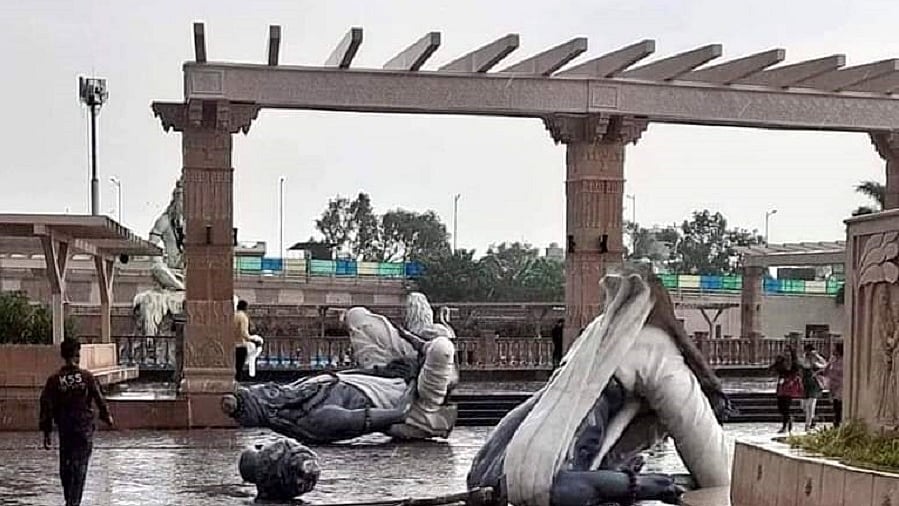 उज्जैन के महाकाल लोक में आंधी से सप्तऋषियों की 6 मूर्तियां टूटी