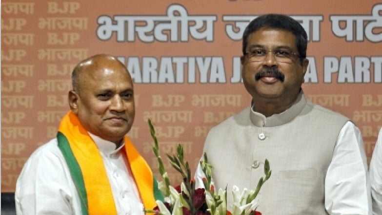 आखिरकार BJP में शामिल हुए JDU के पूर्व अध्यक्ष आरसीपी सिंह