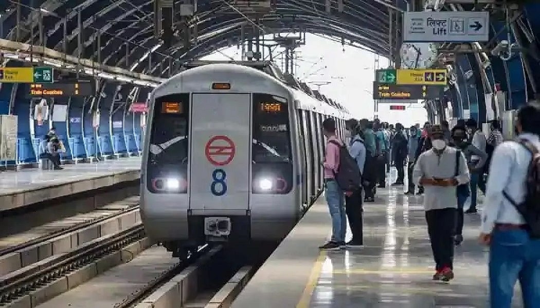 नोएडा सेक्टर-34 स्टेशन पर मेट्रो के आगे कूदकर इंजीनियर ने दी जान, नौकरी के लिए थे परेशान     