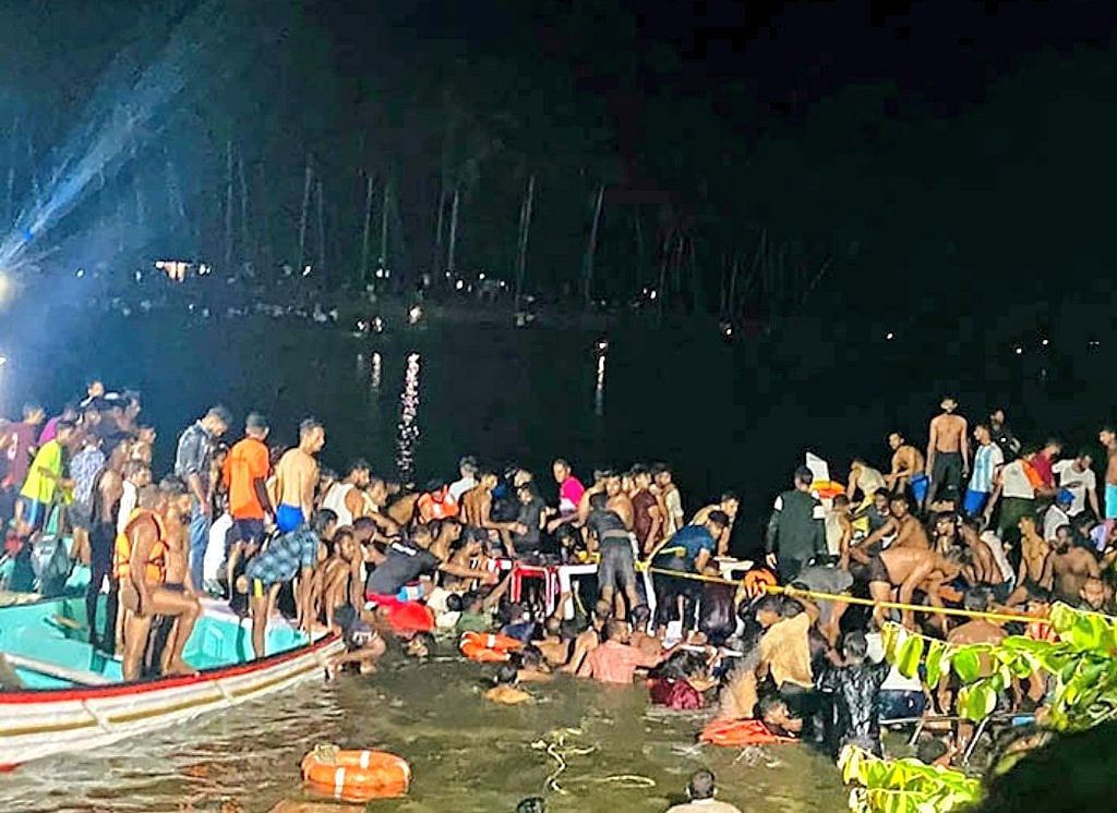 केरल नाव हादसा: एक ही परिवार के 12 लोगों की मौत, गांव में पसरा मातम, लोग बोले- इस त्रासदी से उबरने में लगेगा काफी समय