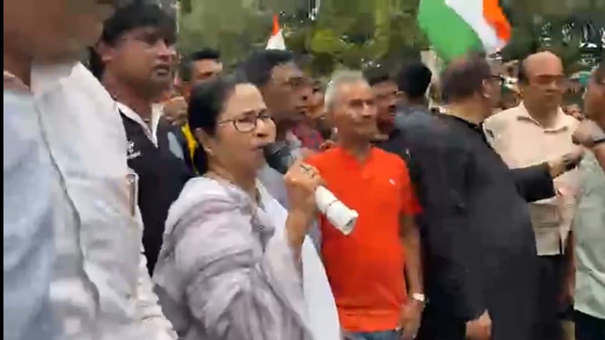 दिल्ली पुलिस द्वारा पहलवानों के साथ हाल ही में की गई बदसलूकी के विरोध में रैली में मुख्यमंत्री ममता बनर्जी।