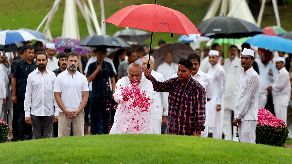 देश के पहले पीएम पंडित जवाहर लाल नेहरू की पुण्यतिथि, शांति वन पहुंचकर राहुल गांधी और खड़गे ने दी श्रद्धांजलि