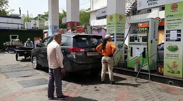 पंजाब के पेट्रोल पंप मालिकों का छलका दर्द, कहा- 90 फीसदी आ रहे हैं 2000 के नोट, छुट्टे की भारी कमी