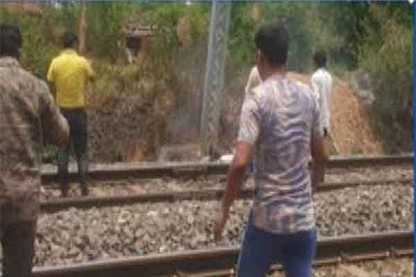 झारखंड के धनबाद में दर्दनाक हादसा, रेलवे स्टेशन पर करंट लगने से 8 लोग जिंदा जले, 12 लोग झुलसे
