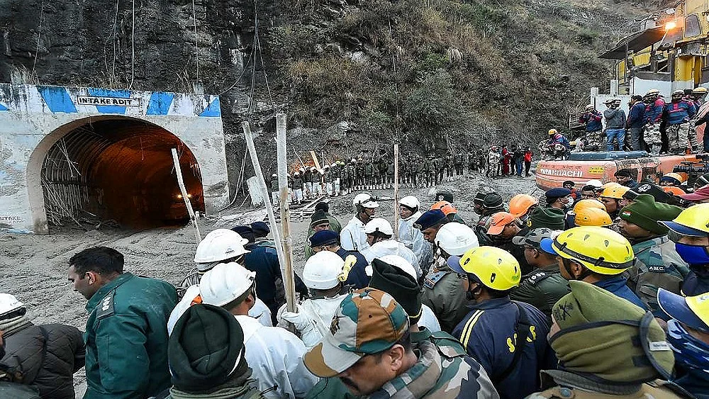हाईकोर्ट ने एनटीपीसी को जोशीमठ में टनल की सफाई की अनुमति दी