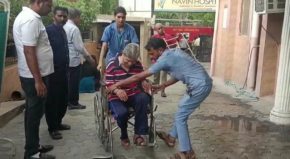 ग्रेटर नोएडा के अस्पताल में लगी आग, ICU से 5 लोगों को सुरक्षित निकाला गया, फायर ब्रिगेड ने पाया आग पर काबू