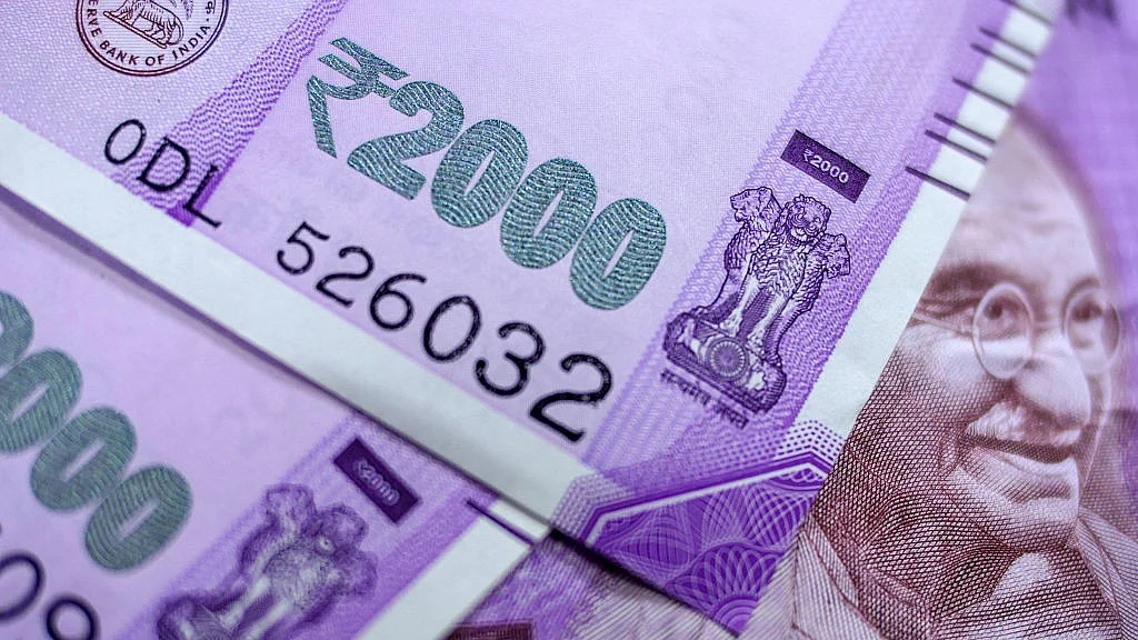 2000 रुपये के नोट वापस लेगा RBI, 30 सितंबर तक बैंक में जमा करा सकेंगे (फोटो - Getty Images)
