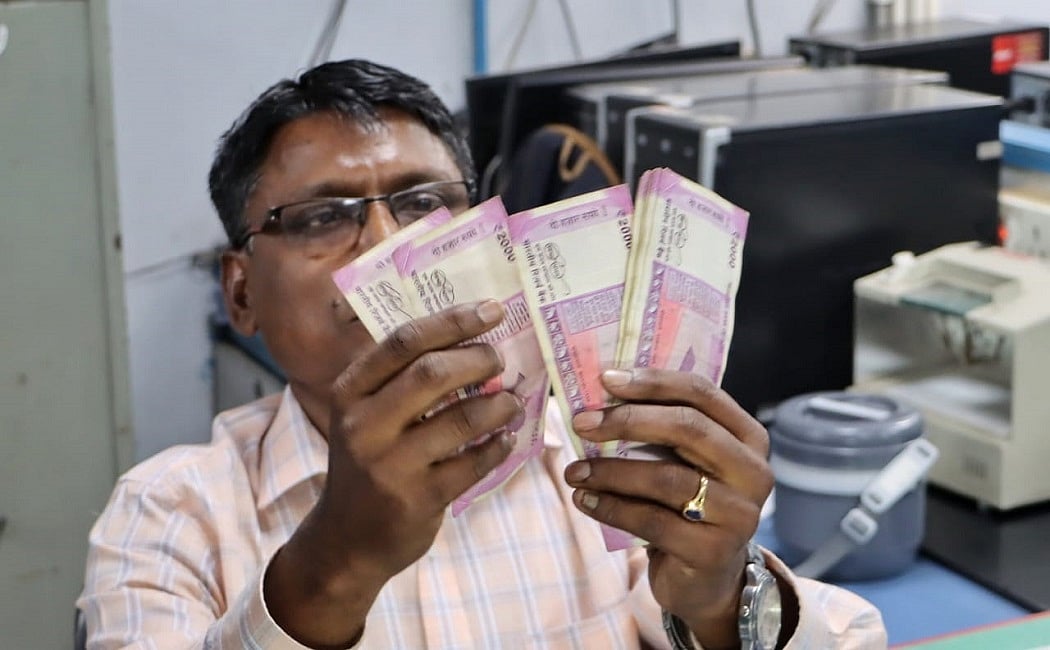 दो हजार का नोट आया और गया, पर काले धन पर सवाल वहीं का वहीं