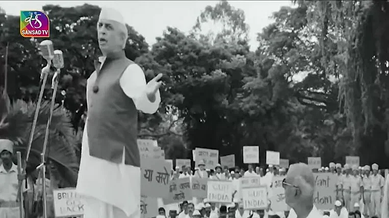 संसद टीवी द्वारा दिखाए गए वीडियो में नेहरू की भूमिका निभाते अभिनेता (वीडियो से लिया गया स्क्रीनशॉट)