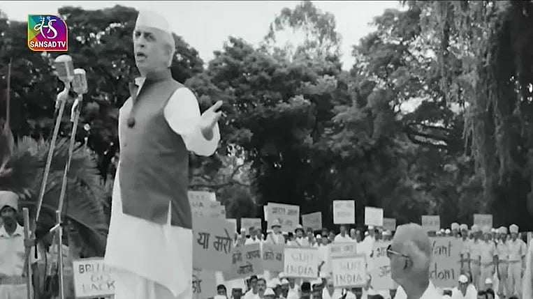 संसद टीवी द्वारा दिखाए गए वीडियो में नेहरू की भूमिका निभाते अभिनेता (वीडियो से लिया गया स्क्रीनशॉट)