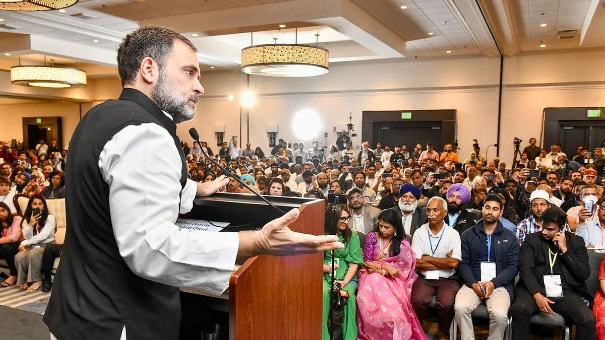 अमेरिका के सैन फ्रांसिस्को में प्रवासी भारतीयों से संवाद करते राहुल गांधी (फोटो: @INCInda)