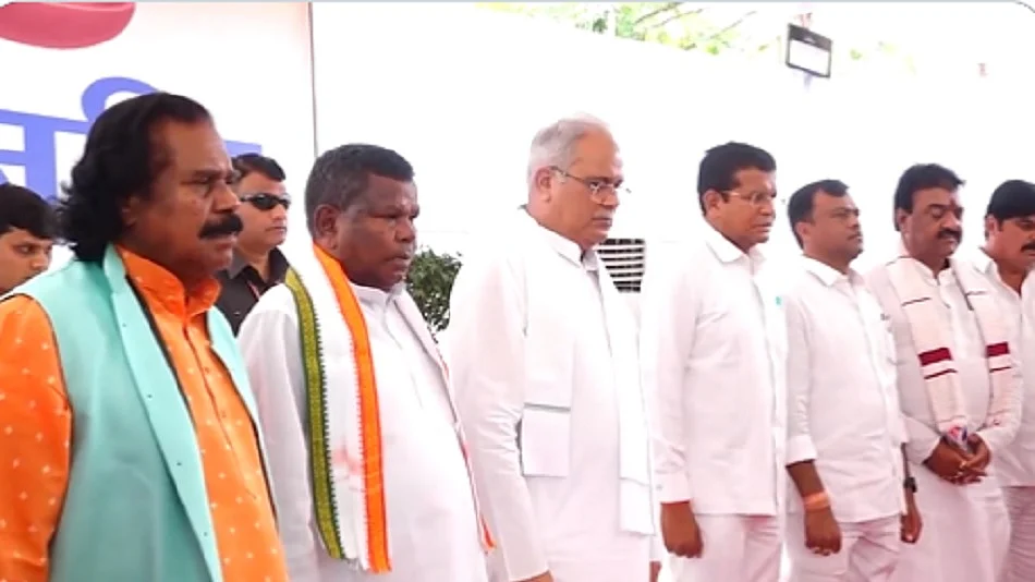 झीरम घाटी हमले की बरसी पर भूपेश बघेल ने बीजेपीऔर केंद्र पर हमला बोलते हुए पूछा कि गणपति-रमन्ना का नाम एफआईआर से क्यों हटा