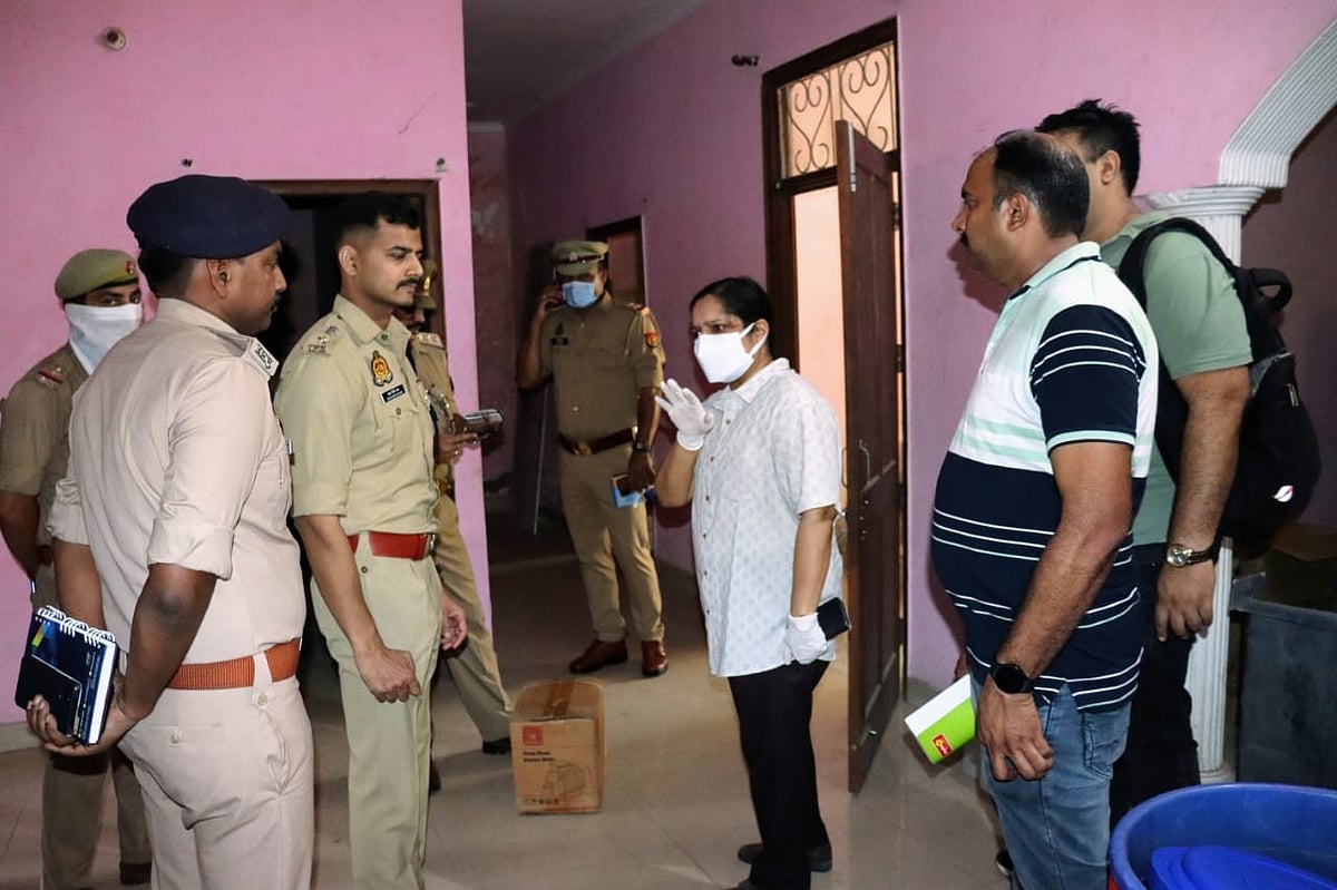 ग्रेटर नोएडा में मैथ ड्रग्स के साथ 3 विदेशी नागरिक गिरफ्तार, कपड़ा निर्यात की आड़ में विदेश तक भेजे जा रहे थे ड्रग्स