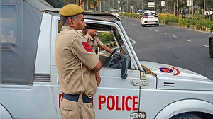 दिल्ली में 50 से ज्यादा स्कूलों को बम से उड़ाने की मिली धमकी, जांच में जुटी पुलिस