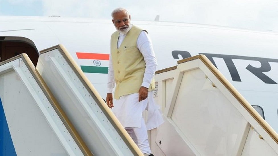 विष्णु नागर का व्यंग्यः कर्नाटक की हार भांप चुके थे मोदी जी, झेंप मिटाने का भी कर लिया था इंतेजाम!