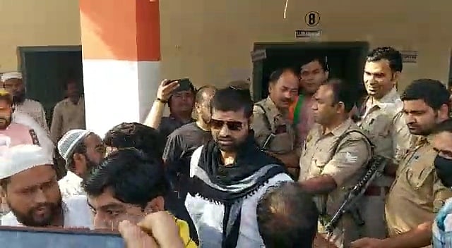 UP Nikay Chunav: गाजियाबाद के लोनी में फर्जी वोटिंग? आपस में भिड़े BJP विधायक और बसपा प्रत्याशी 