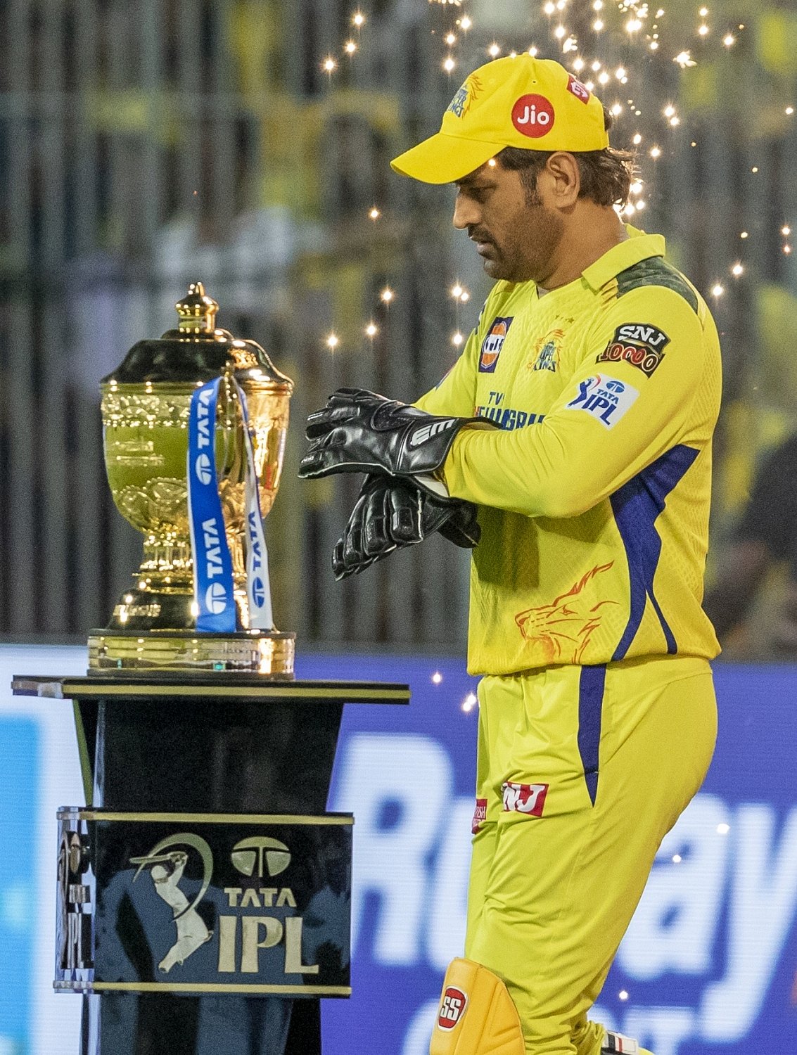 'यूं ही नहीं महेंद्र सिंह धोनी उनका नाम, जिसे छूते हैं वो बन जाती है सोना', रैना ने की 'धाखड़' धोनी की जमकर तारीफ