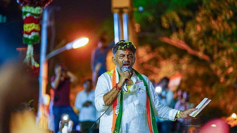 डीके शिवकुमार ने कहा कि आजादी की लड़ाई में अंग्रेजों को साथ देने वाले आज देशभक्ति की पाठ पढ़ा रहा हैं