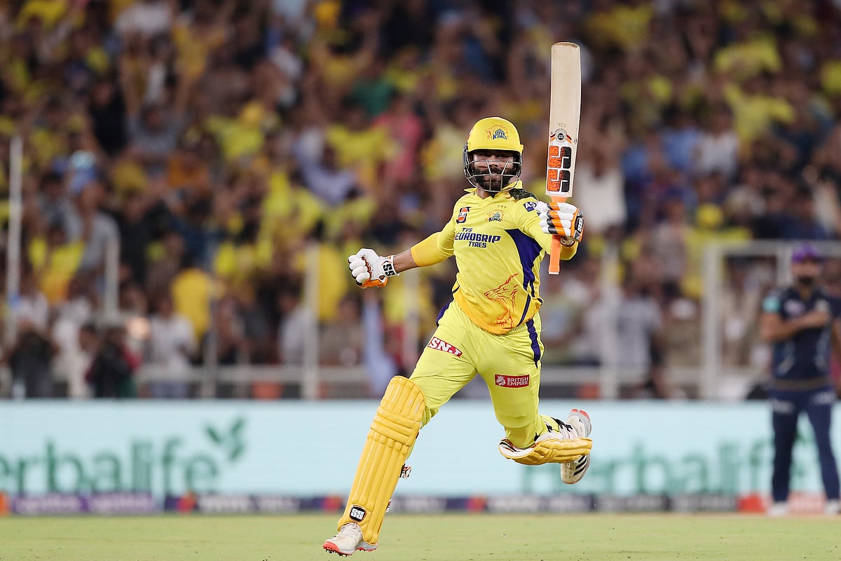 IPL 2023: जीत के बाद धोनी ने जडेजा को गोद में उठाया, खुशी से दर्शकों की आंखों से छलके आंसू, देखें वीडियो