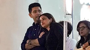 परिणीति चोपड़ा और राघव चड्डा की सगाई की तारीख हो गई तय, ये भी पता चला, कहां होगी और कितने मेहमान होंगे शामिल!